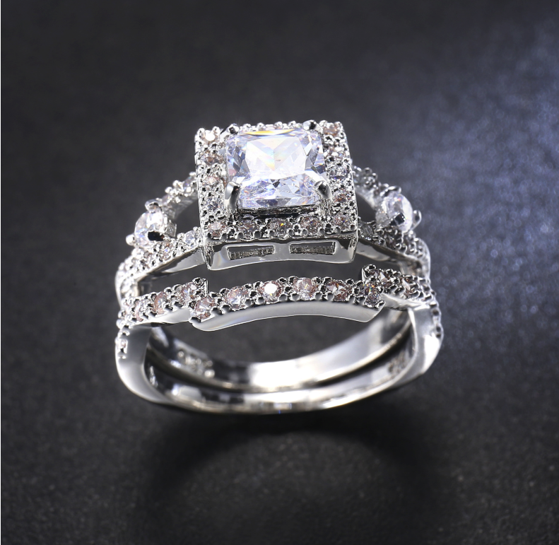 2020 Fashionable Women's Creative White Zircon Ring